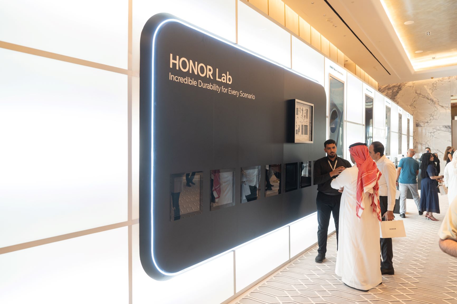 HONOR تشارك في معرض جيتكس جلوبال 2025 لتسليط الضوء على أحدث ابتكاراتها ومنظومتها المعتمدة على الذكاء الاصطناعي