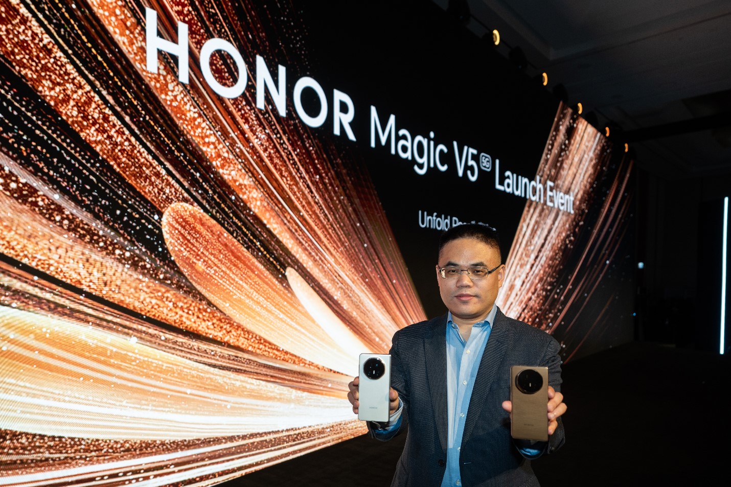 HONOR تطلق هاتفها القابل للطي HONOR Magic V5 في حدث إقليمي مميز في دبي