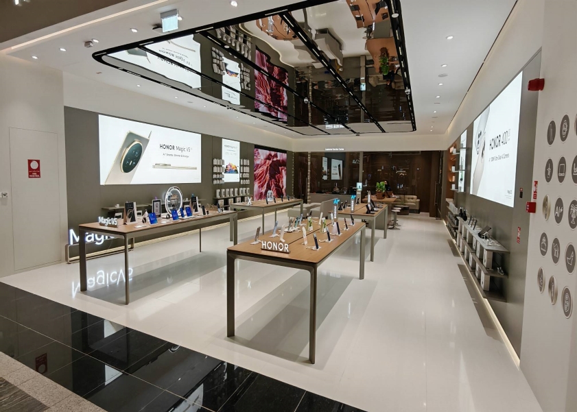 تعلن HONOR عن افتتاح متجر تجربة جديد في ريم مول بأبوظبي مع إقامة احتفال ضخم في 29 أغسطس