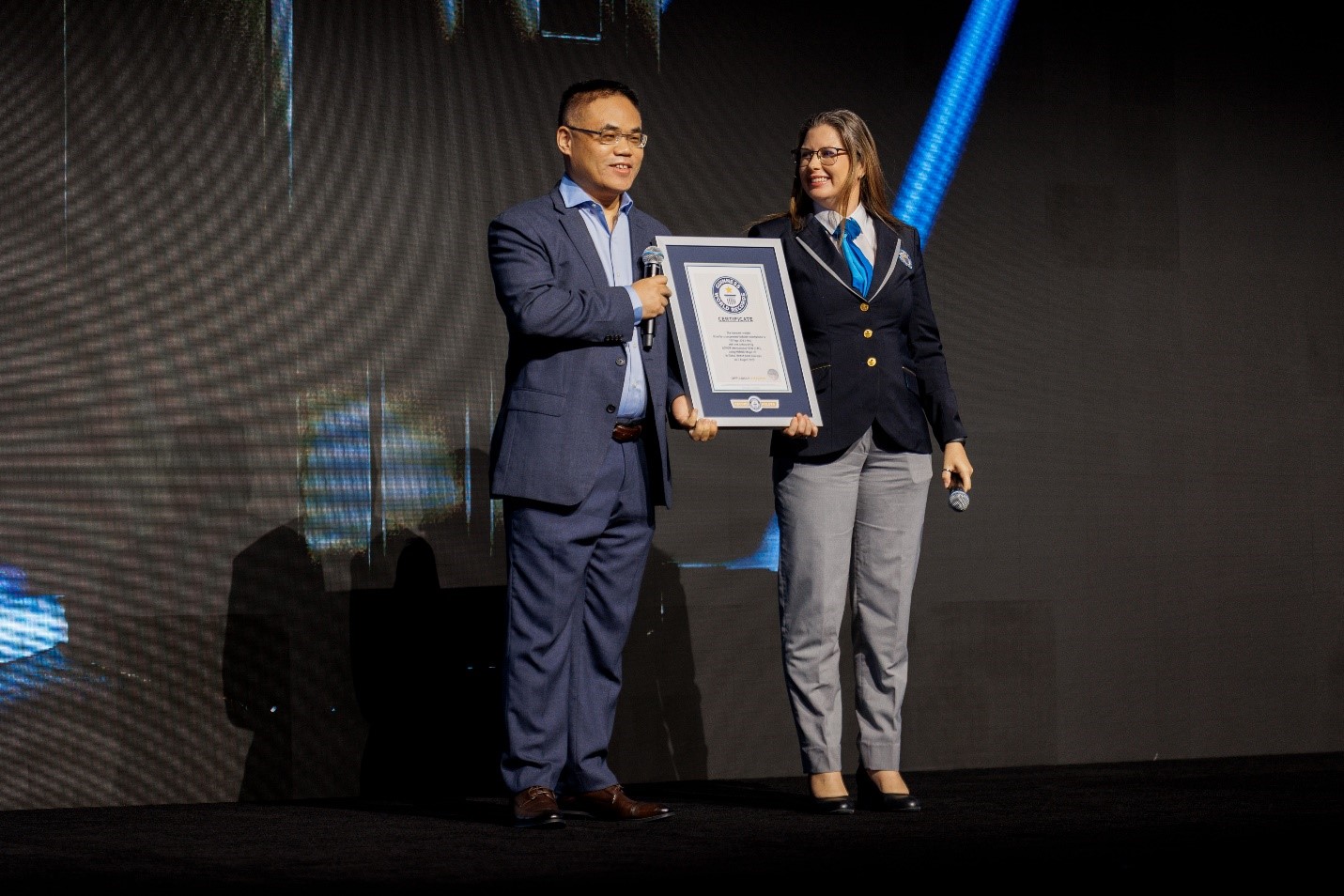 HONOR Introduces HONOR Magic V5 Foldable at a Premium Regional Event in Dubai