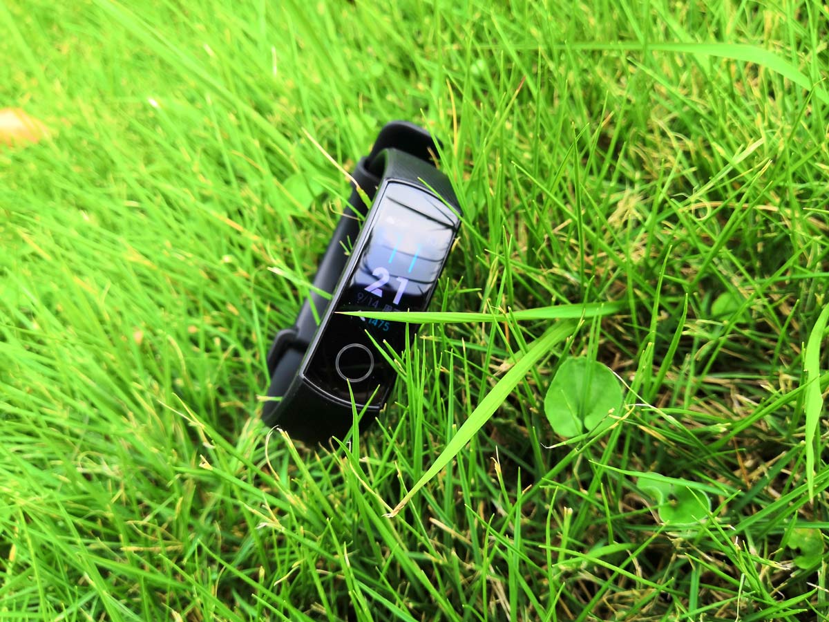 【荣耀少年】超高性价的荣耀手环4开局火爆都是因为…