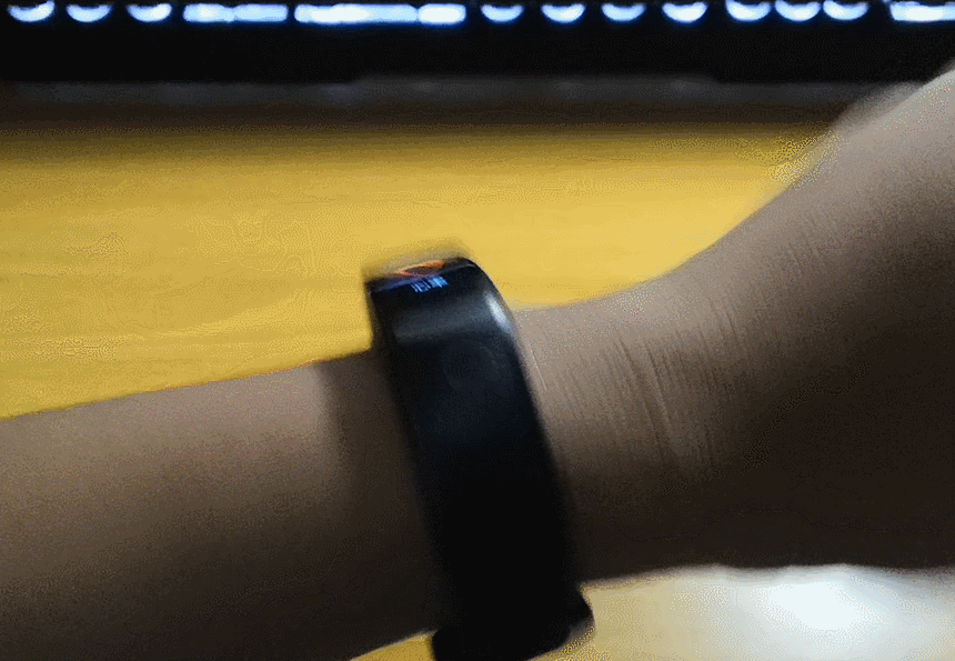 【荣耀少年】超高性价的荣耀手环4开局火爆都是因为…