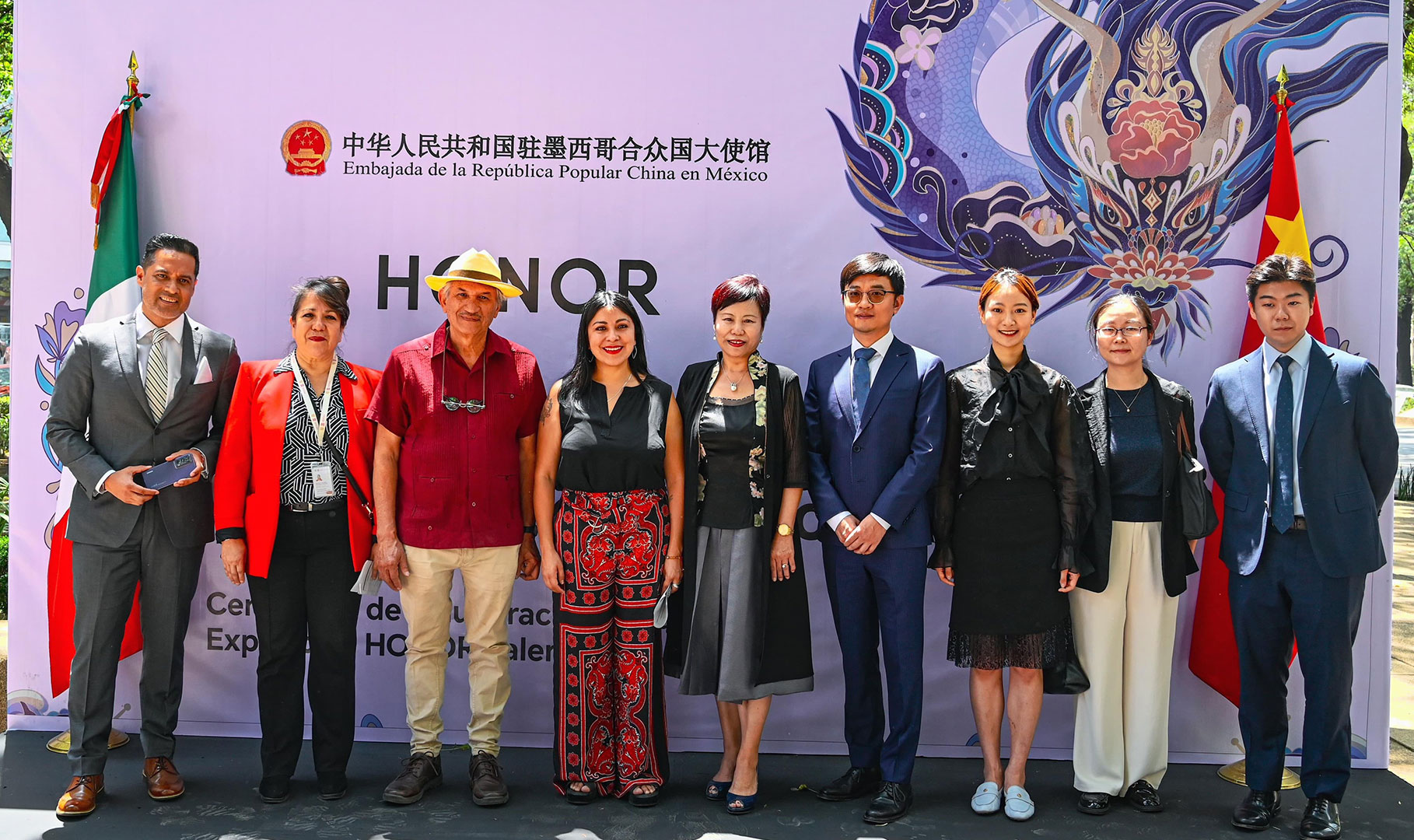 艺术与科技点亮未来 | 荣耀HONOR Talents获奖作品展在墨城改革大道开幕