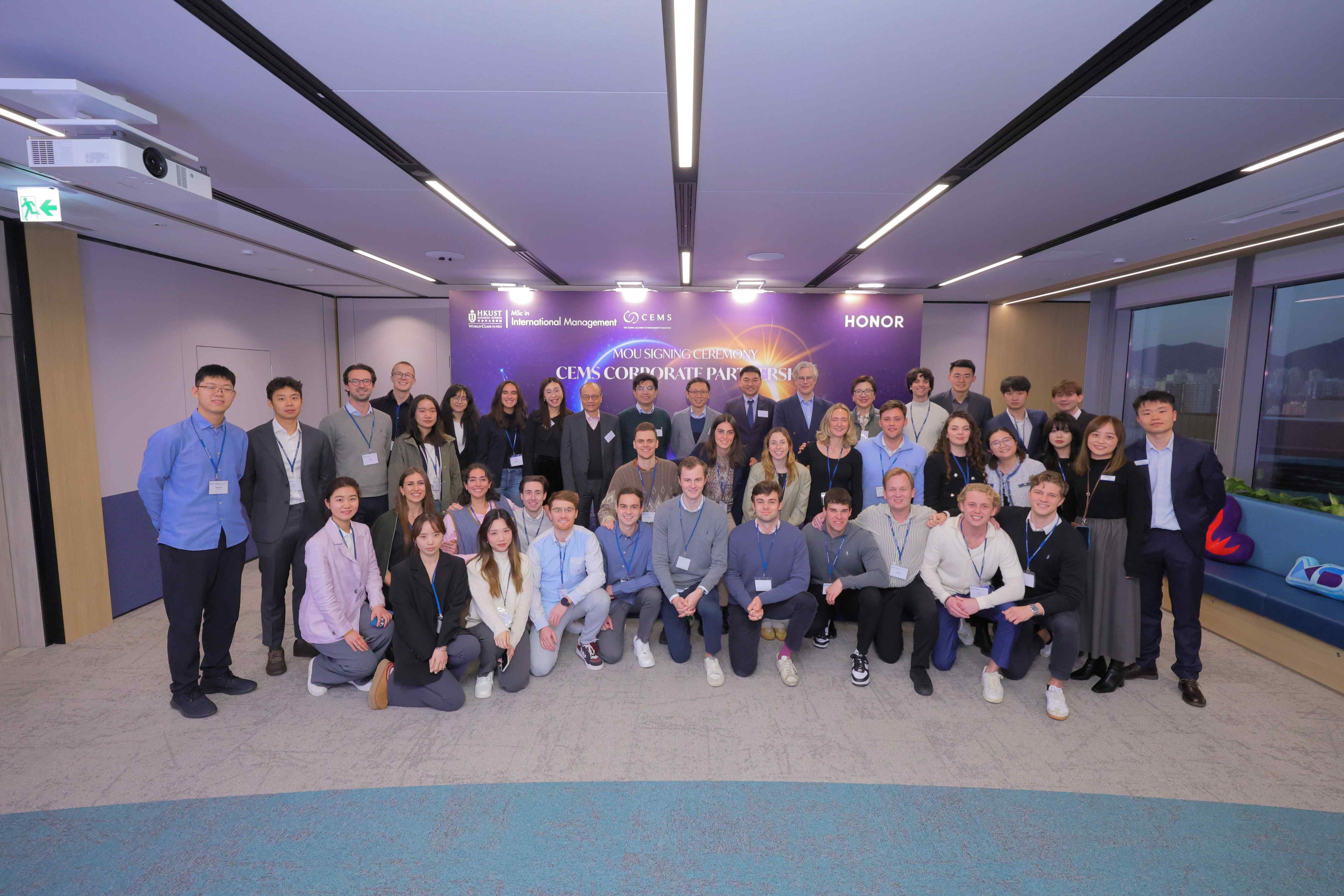 荣耀与全球管理教育联盟达成产学战略合作 共筑AI终端生态与
    可持续发展领导力 2