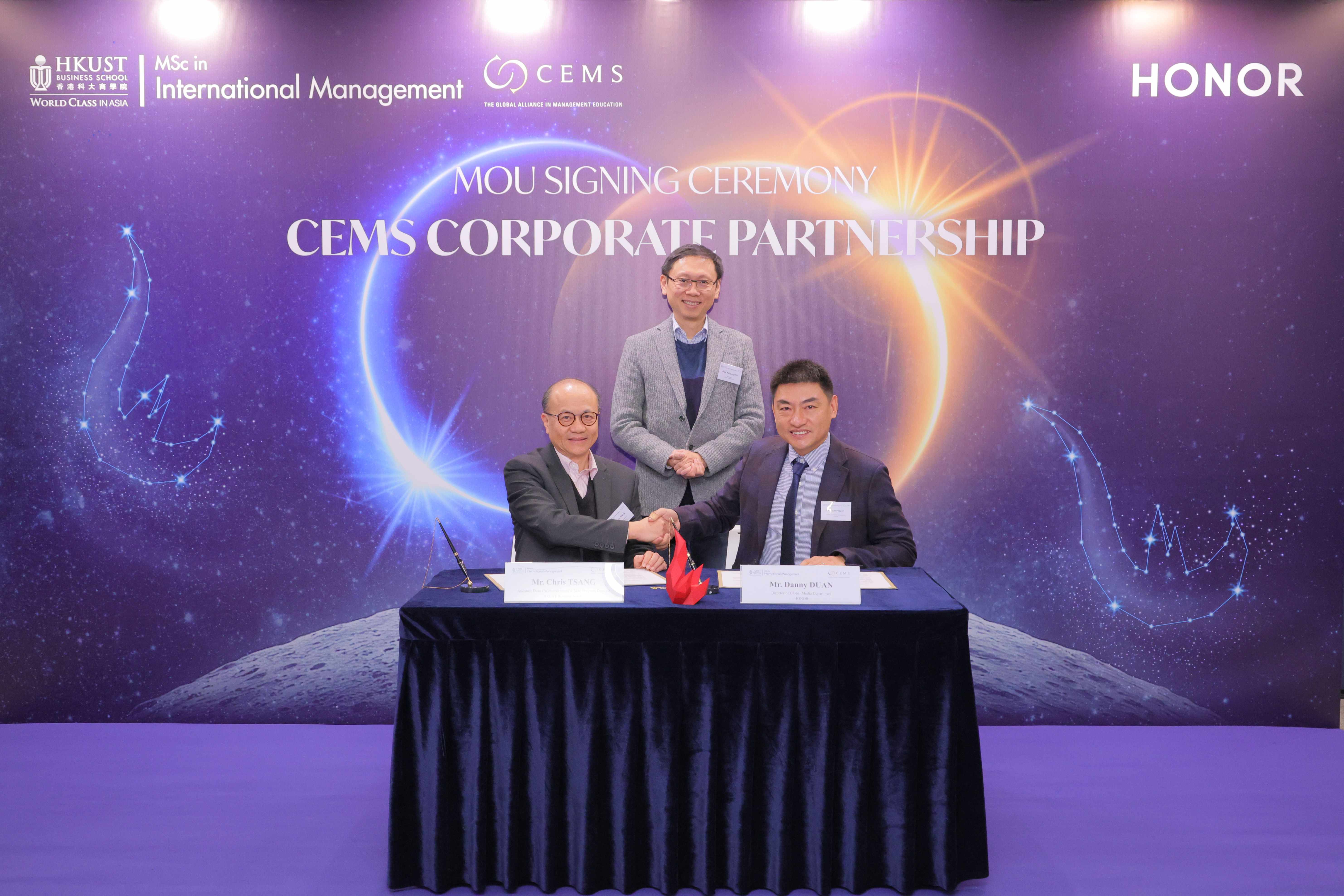 荣耀与全球管理教育联盟达成产学战略合作 共筑AI终端生态与
    可持续发展领导力 1