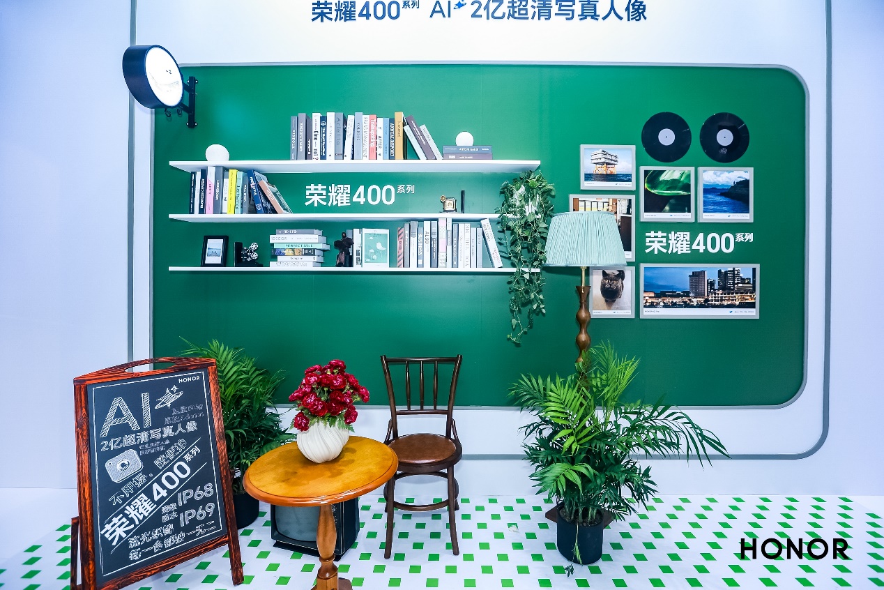 荣耀与中国联通签署战略合作 荣耀Magic V5领衔亮相2025联通大会