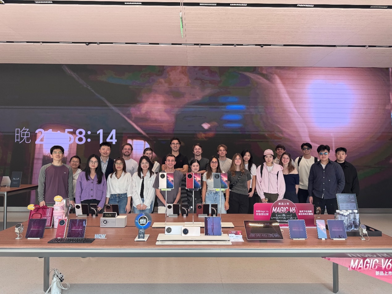 香港科技大学商学院师生到访荣耀开展研学交流 1