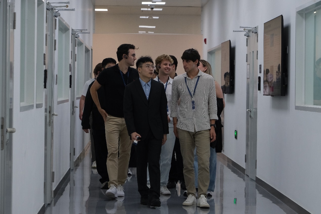 香港科技大学商学院师生到访荣耀开展研学交流 5