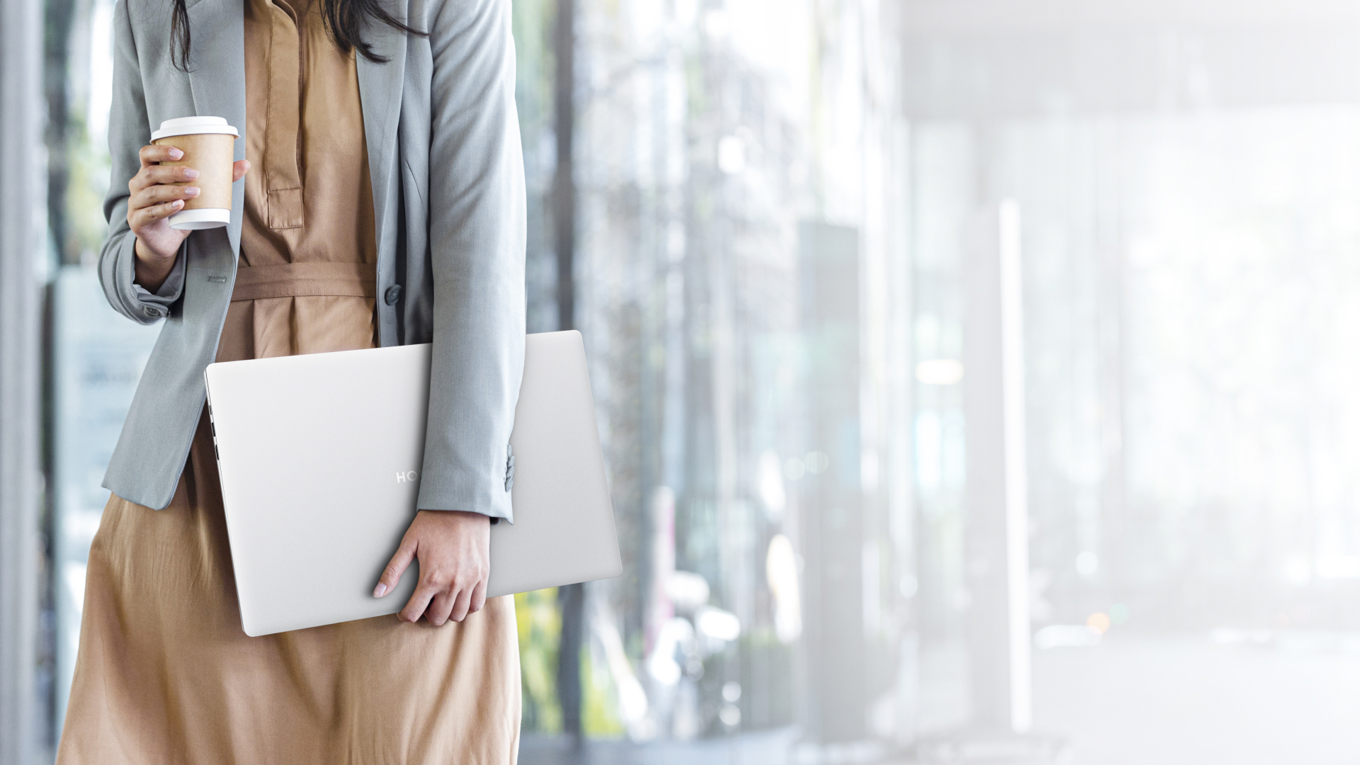 纤薄机身 精致利落