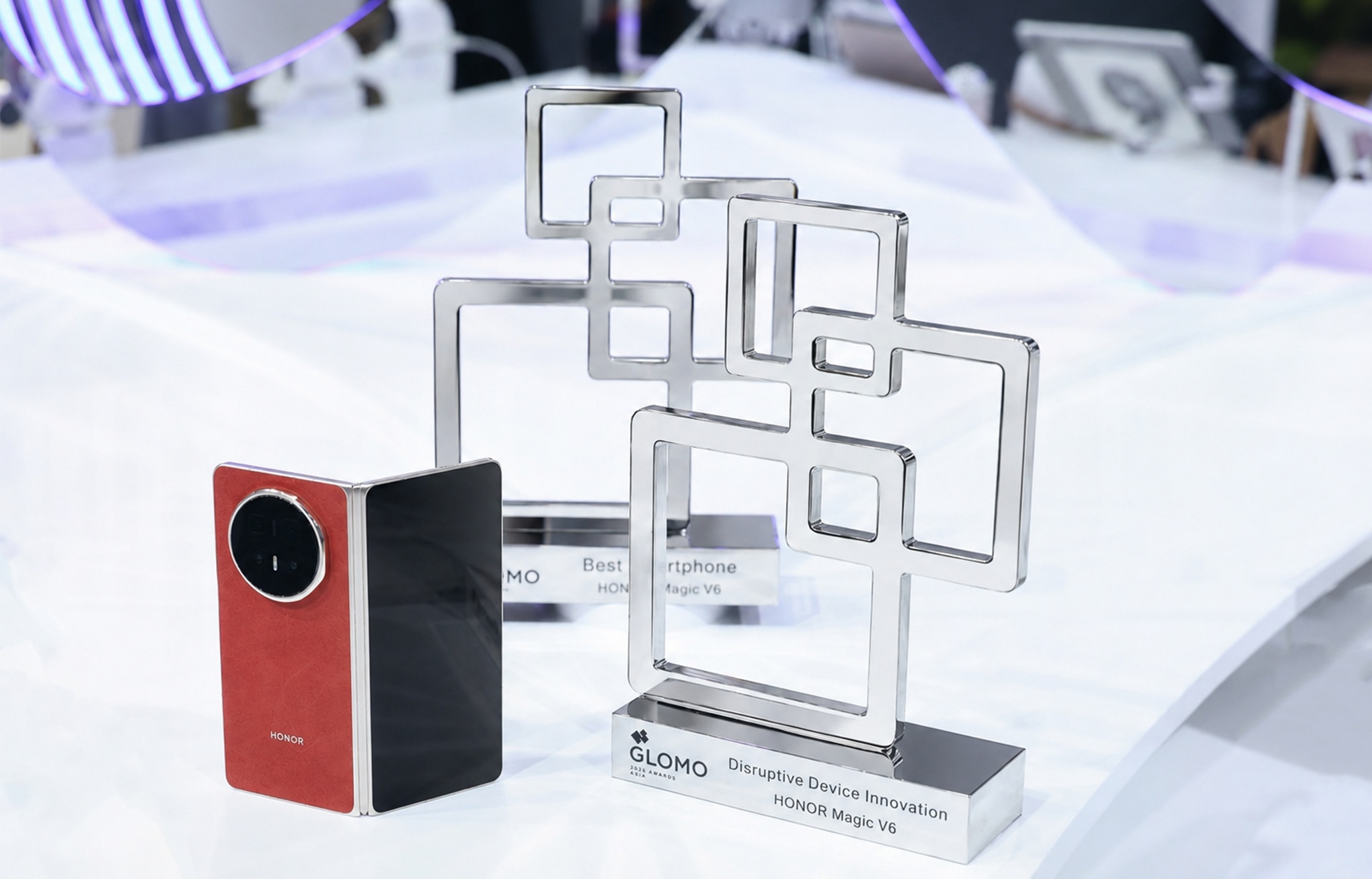 MWC26 Shanghai HONOR Magic V6 Wins GLOMO "Best Disruptive Device Innovation" and "Best smartphone"