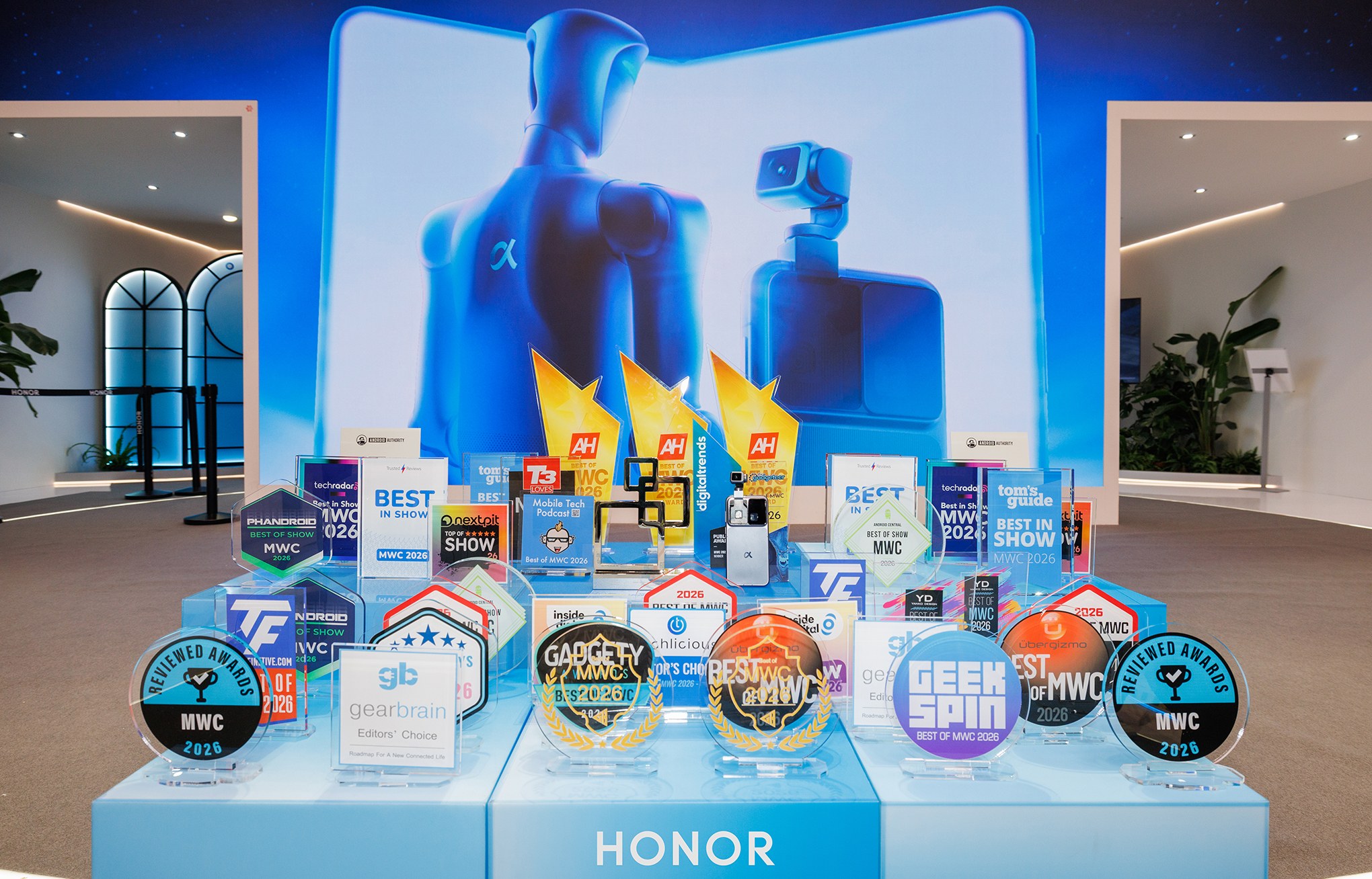 HONOR Wins Over 70 Media Awards for AI Breakthroughs and Hardware Excellence Across Robotics at MWC 2026