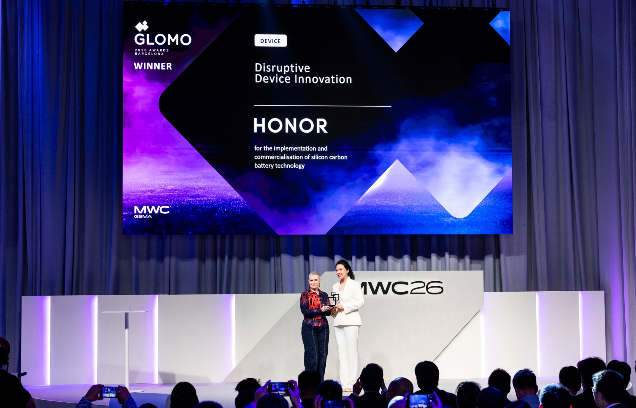 荣耀自研青海湖刀片电池斩获GLOMO最佳突破创新奖