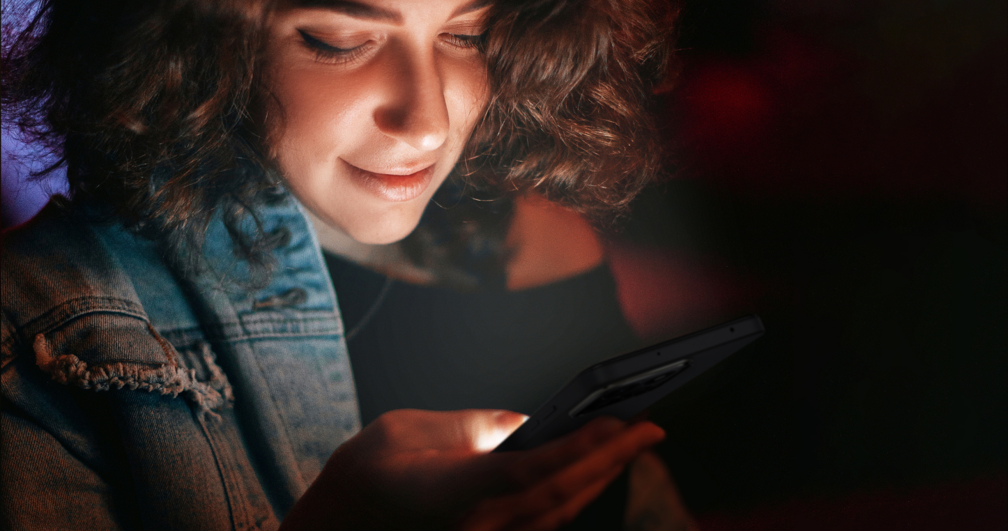 En entornos oscuros, el brillo se atenúa automáticamente a tan solo 2 nits, con múltiples opciones de cuidado ocular y modos de protección de brillo.