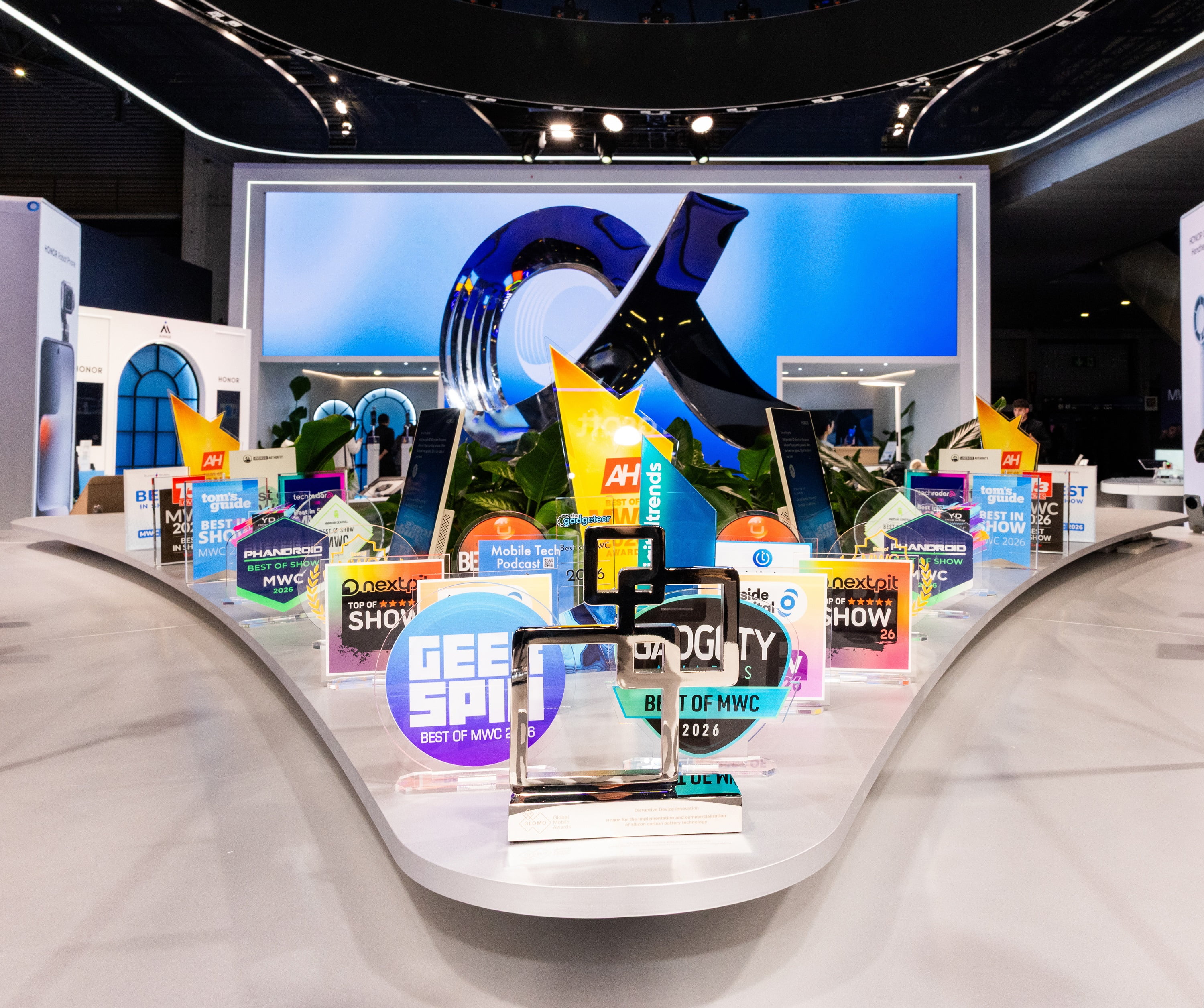 HONOR Earns Global Recognition at MWC 2026 for Robot Phone Innovation and HONOR Magic V6 Foldable Leadership