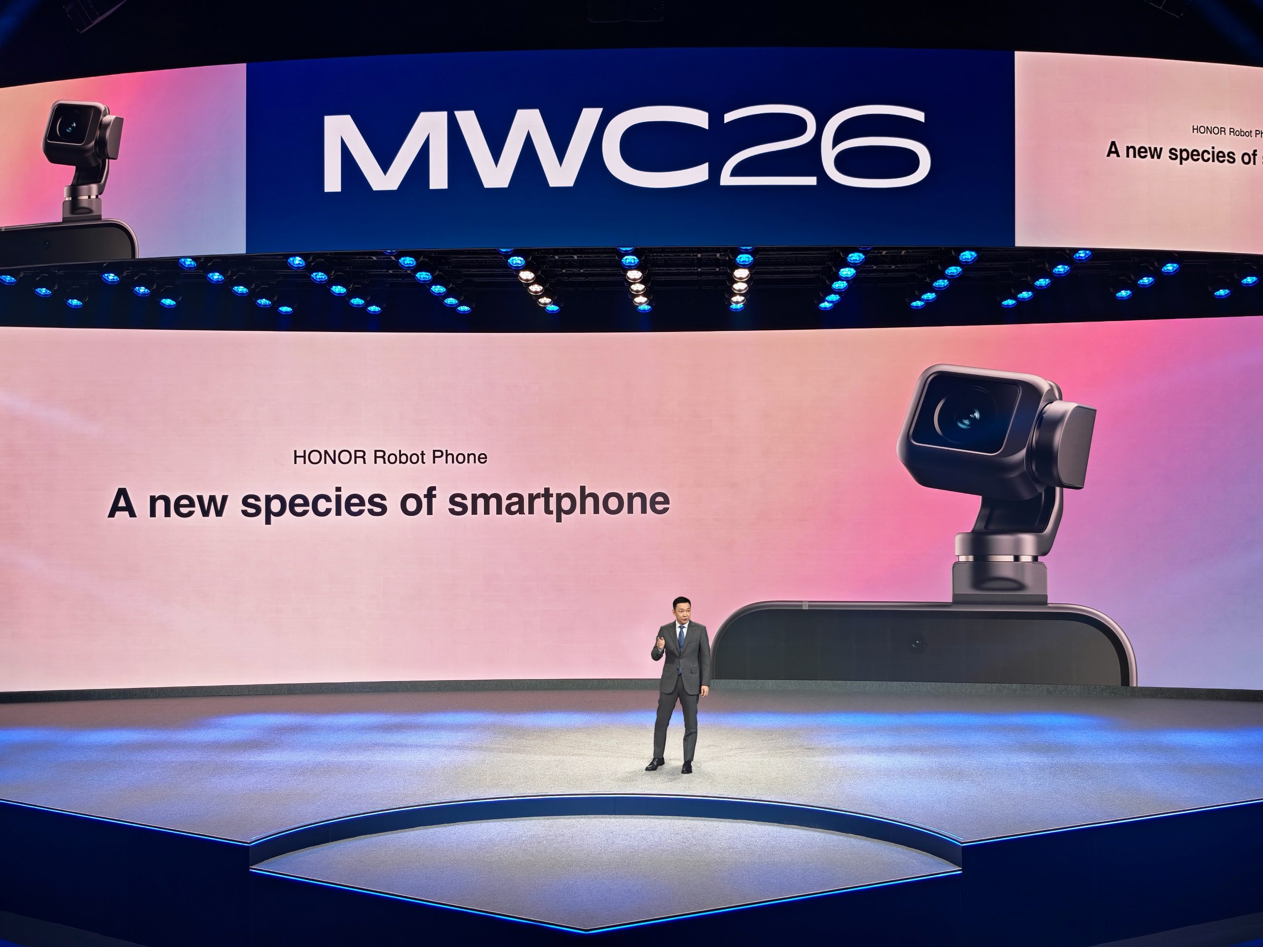 CEO Takes Center Stage at MWC 2026, While HONOR Praised for its Innovation and Integration of Intelligence 1