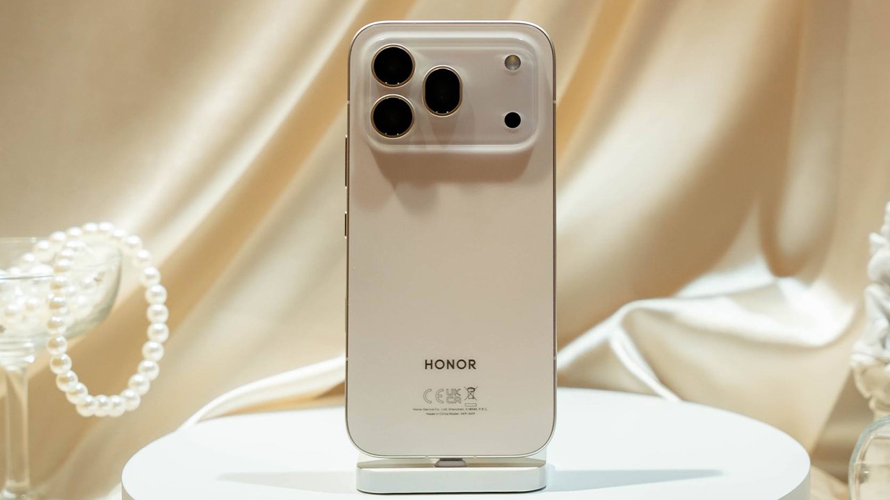 Golden White | A silken masterpiece of light and shadow. 