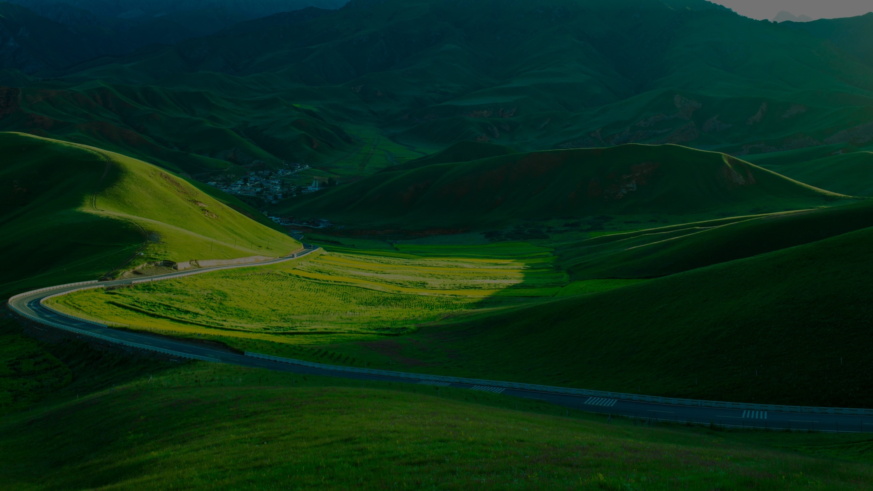 Brighter and Clear, Dynamic in the Large Screen. 4