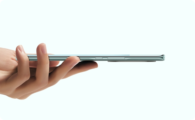 Design subțire - doar 7.9 mm