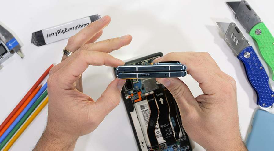 Zavirite u unutrašnjost sklopivog pametnog telefona HONOR Magic Vs