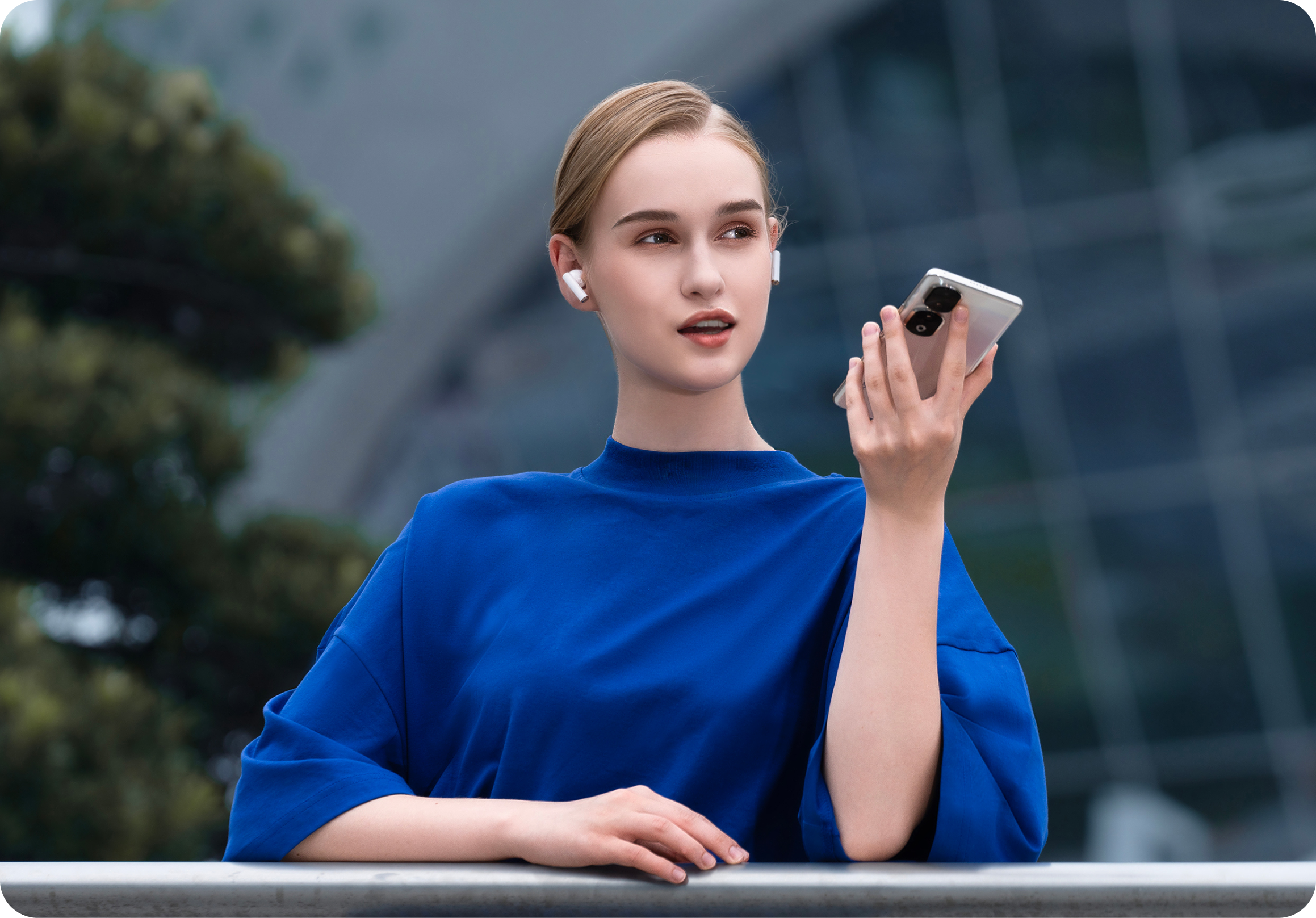 AI s tri mikrofona odstranjivanje pozadinske buke tokom poziva