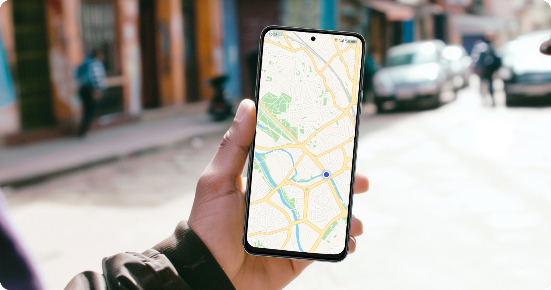 Sa osvetljajem od 850 nita ekran ostaje jasan i pod jakim spoljnim svetlom za navigaciju, poruke i video zapise.